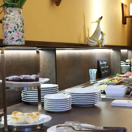 מלון Waldhaeusel 3*