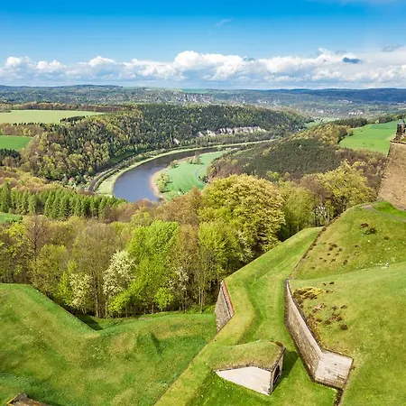 מלון Waldhaeusel באד שאנדאו